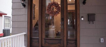 This house is a 6 bedroom(s), 3.5 bathrooms, located in Wichita, KS.