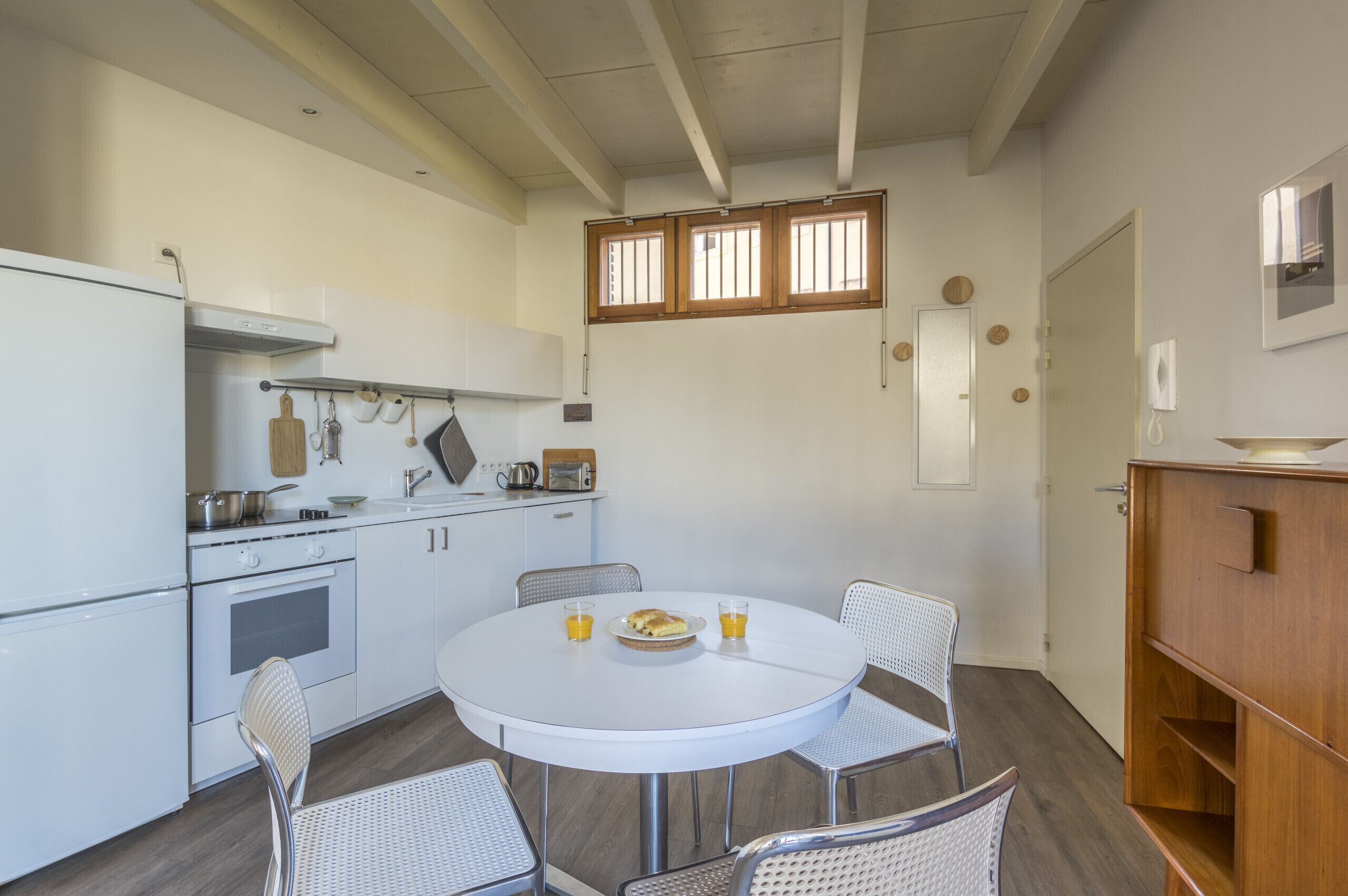 Fridge, oven, dishwasher, coffee/tea maker