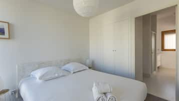 2 Schlafzimmer, BĂŒgeleisen/BĂŒgelbrett, kostenloses WLAN, BettwĂ€sche