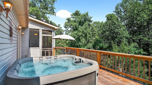 Pet Friendly, Hot Tub, Resort Amenities, Game Room - Off The Clock