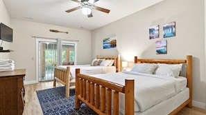 3 bedrooms, desk, WiFi, bed sheets