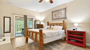 3 bedrooms, desk, Internet, bed sheets