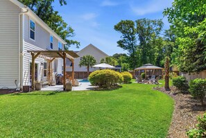 Terrace/patio - Pleasant Place New Build + Pool Great for Families (Mount Pleasant)