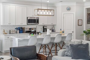 Interior - Pleasant Place New Build + Pool Great for Families (Mount Pleasant)