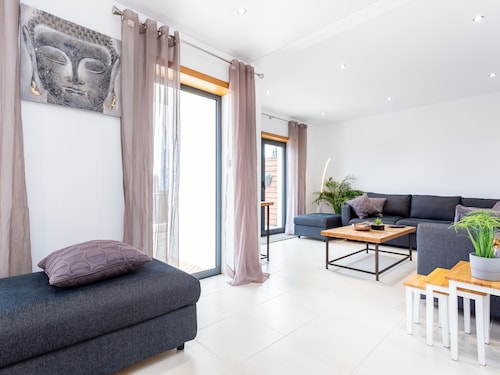 Casa Chic - Minimalistic 3 bedroom with great views