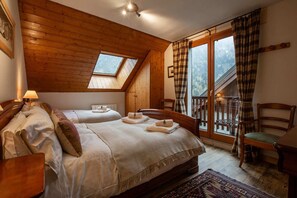 6 bedrooms, iron/ironing board, free WiFi, bed sheets