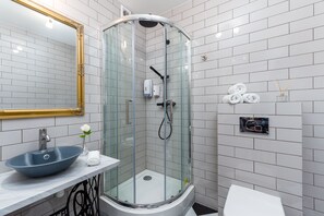 Studio Suite | Bathroom