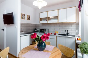 Studio Suite | Private kitchenette