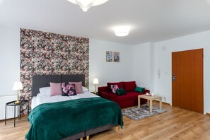 Studio Suite | Individually decorated, individually furnished, laptop workspace - Sleepway Apartments - English Dream (Poznan)