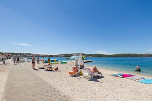 Beach nearby - PRGA 1 - sea view apartment, 60m from pebble beach Copacabana (Okrug Gornji)