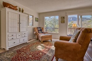 Smart TV, Netflix, streaming services - Pet Friendly, Resort Amenities, Fire Pit - Wildwood Vista by Carolina Properties (Lake Lure)