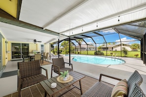 A heated pool - Seaside Villa Cape Landing 3 Bedroom, 2 with Smart TV and King Size Bed (Cape Coral)