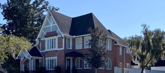 Historic Second Floor 2 Bedroom Apartment Kemp Estate