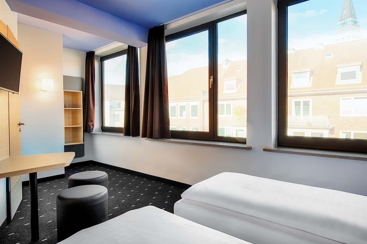 twin room | hypo-allergenic bedding, free wifi, bed sheets