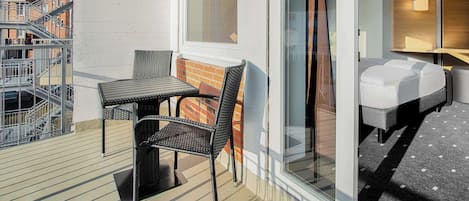 Hypo-allergenic bedding, free WiFi, bed sheets