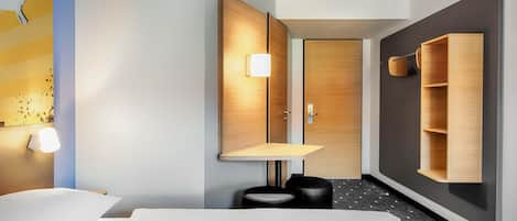 Hypo-allergenic bedding, free WiFi, bed sheets