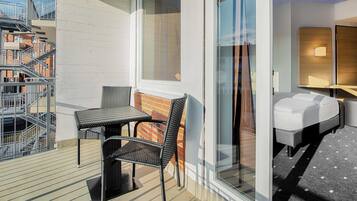 Hypo-allergenic bedding, free WiFi, bed sheets