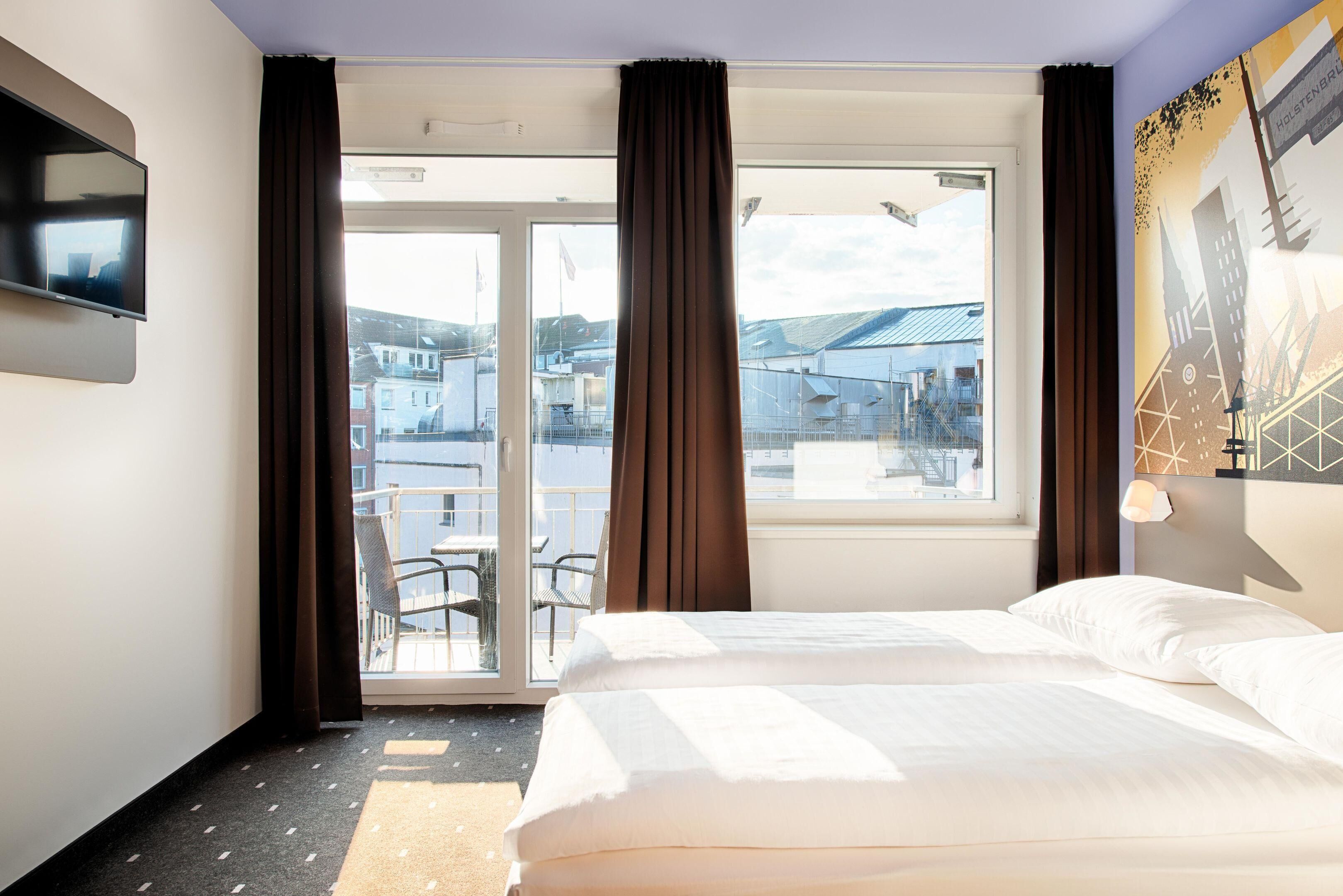 Hypo-allergenic bedding, free WiFi, bed sheets