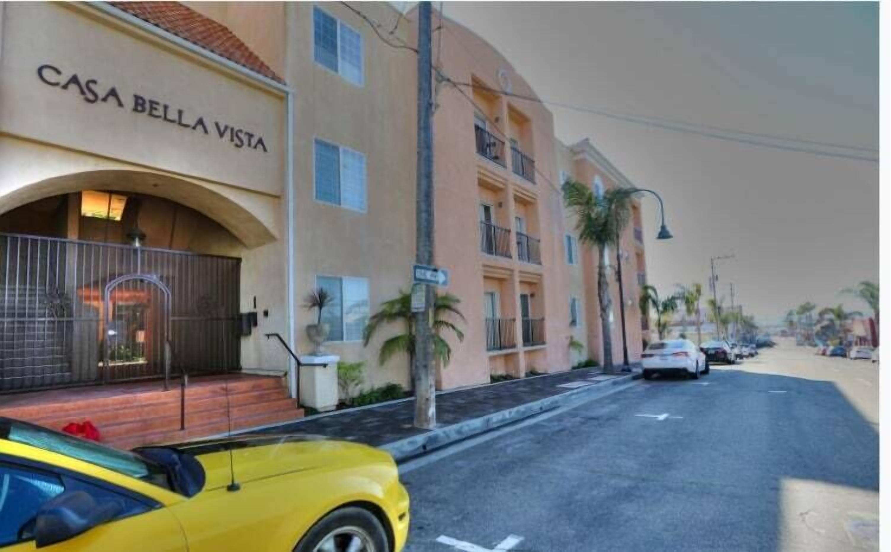 Cozy Downtown Condo 2 Blocks From The Beach