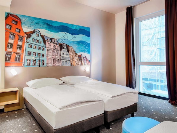 1 bedroom, hypo-allergenic bedding, desk, free WiFi