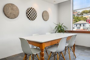 Appartement Signature | Repas dans la chambre