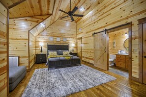 Skrivebord, strykejern/-brett, wi-fi og sengetøy