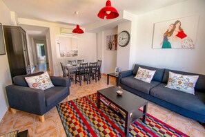 Een smart-tv, een dvd-speler en boeken