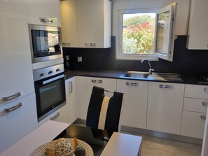 Fridge, microwave, oven, stovetop - Santa-Giulia beach&Bergerie&U Caseddu (Porto-Vecchio)