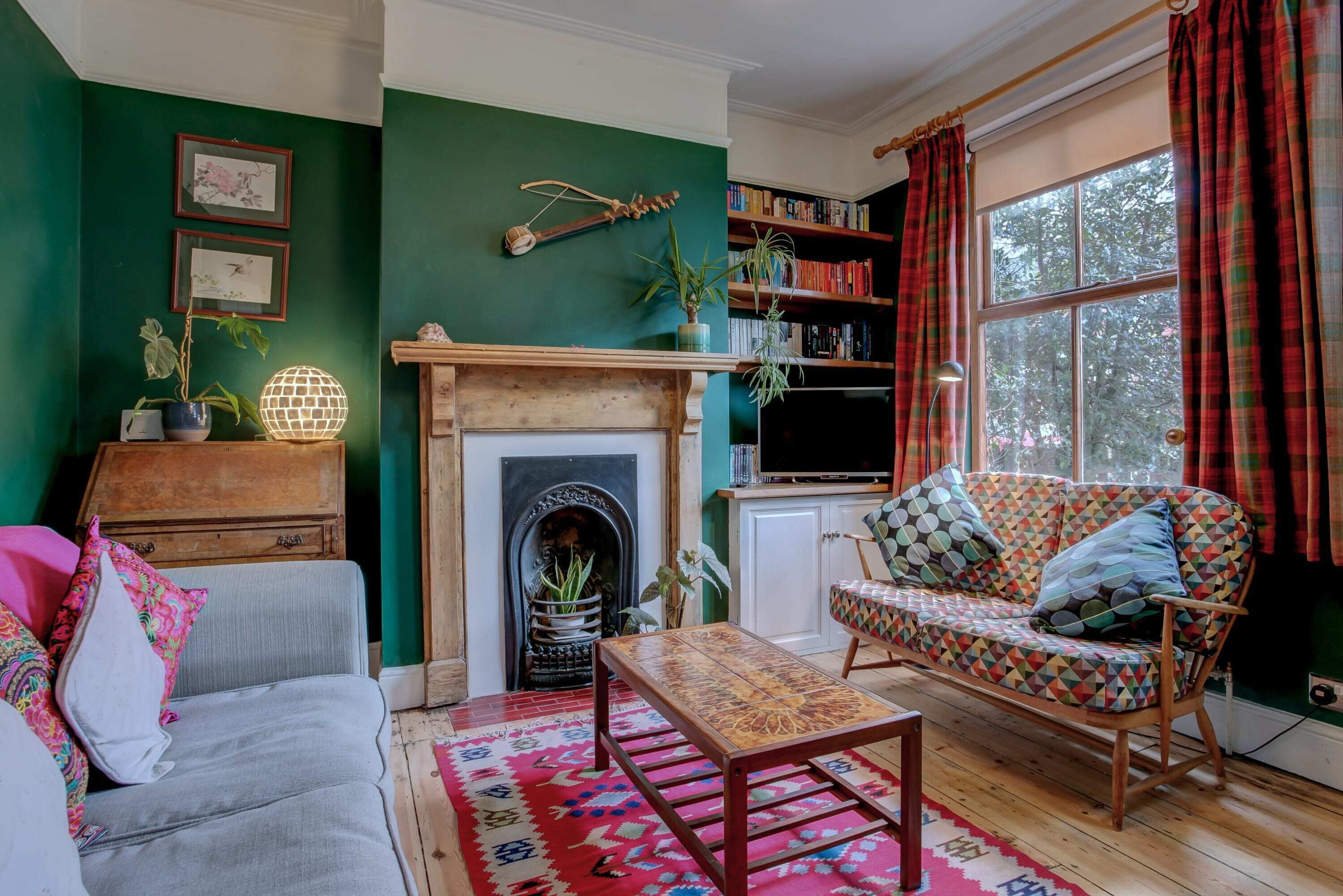 Télévision, chaîne hi-fi, espaces bureaux