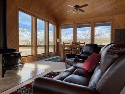 Pinnacle of Wapiti- On the Way to Yellowstone, Large Family Home, close to River Access