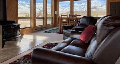 Pinnacle of Wapiti- On the Way to Yellowstone, Large Family Home, close to River Access