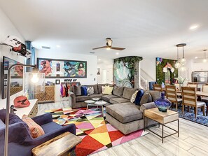 تلفزيون ذكي، وحدة تحكم لألعاب الفيديو، برامج وأفلام نتفليكس، هولو