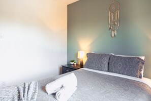 2 habitaciones, tabla de planchar con plancha, wifi y ropa de cama 