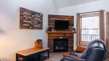 Télévision, cheminée