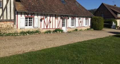 Longère normande ancienne, dans la vallée de la Charentonne