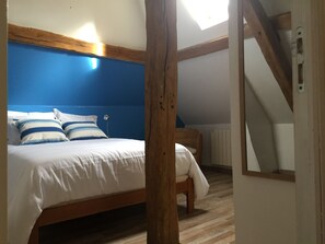 3 slaapkamers, een strijkplank/strijkijzer, reisbedje, gratis wifi