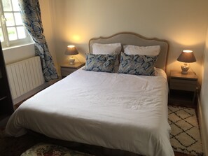 3 chambres, fer et planche à repasser, lit parapluie, Wi-Fi gratuit