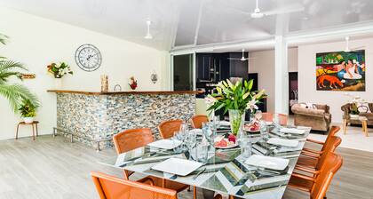 Luxury beachfront-villa Neptune-with infinity pool and fast wifi