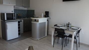 Fridge, microwave, dishwasher, coffee/tea maker
