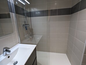 Tina y papel de baño 