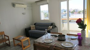 Dining - Sol-y-Days Cigales de mer on the seaside 1&2nd floors (Le Grau-du-Roi)
