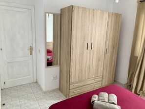 1 makuuhuone, silitysrauta/-lauta, vauvan matkasänky, ilmainen Wi-Fi