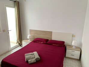 1 slaapkamer, een strijkplank/strijkijzer, reisbedje, gratis wifi