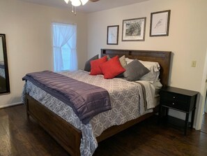 3 bedrooms, iron/ironing board, free WiFi, bed sheets