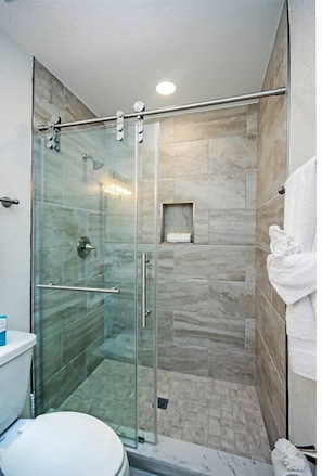 Shower, hair dryer, towels - West End Paradise Starfish 1 - Quaint Hotel Style Room near the Beach (Sanibel)