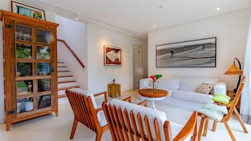 Apartment | Living area | 40-inch TV with digital channels
