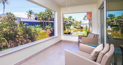 West End Paradise Unit Fish 6 - One bedroom suite w/water views