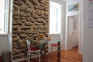 Appartamento Classic | Area soggiorno | TV a schermo piatto