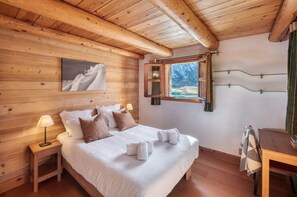 7 bedrooms, desk, iron/ironing board, bed sheets - Spacious Family Chalet in the Heart of Tignes – Stunning Lake and Glacier Views (Tignes)