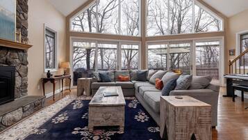 Téléviseur connecté, foyer, jeux vidéo, sélection de films